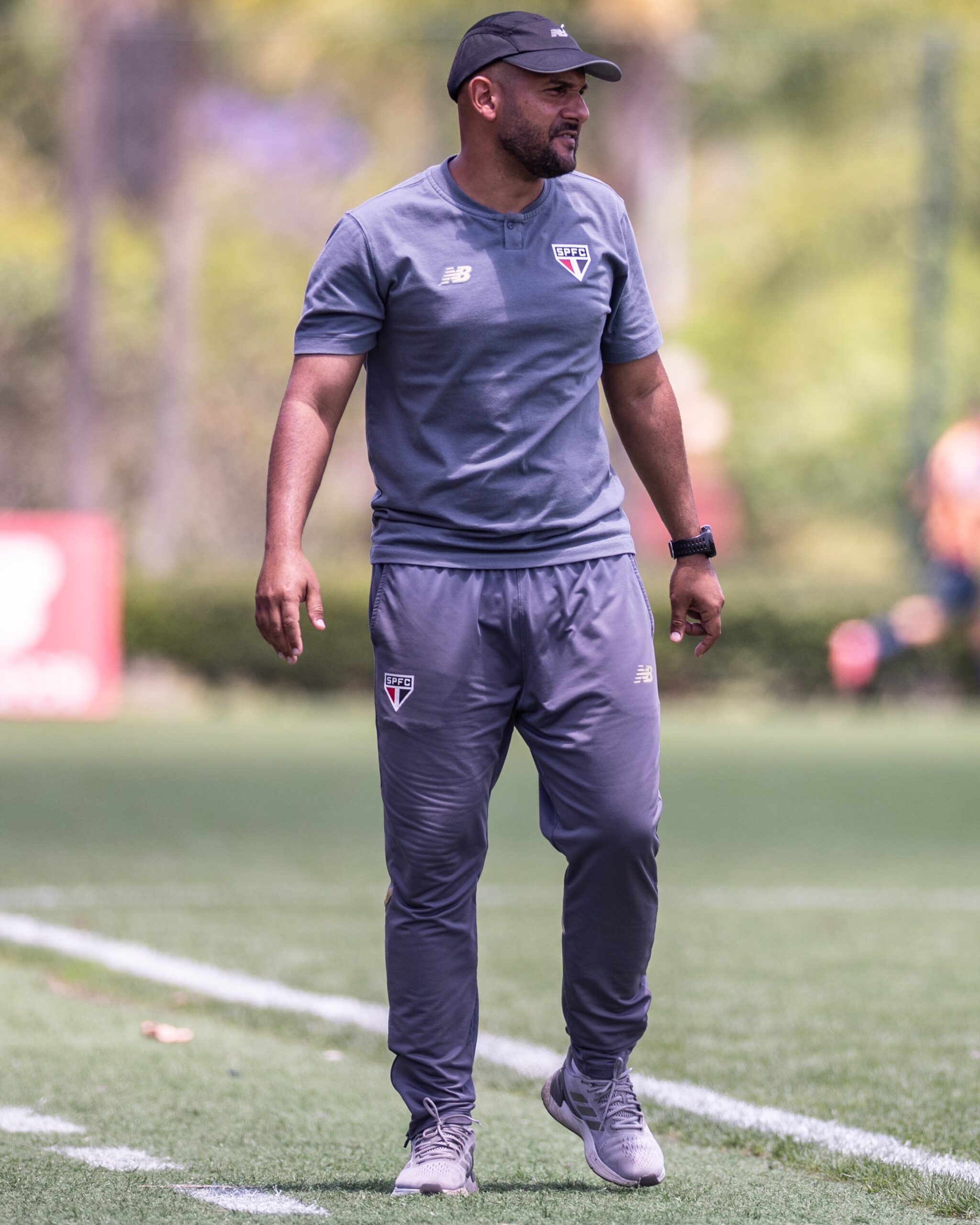 Técnico do sub-17 do São Paulo conta relação com Muricy e critica uso de redes sociais por jogadores