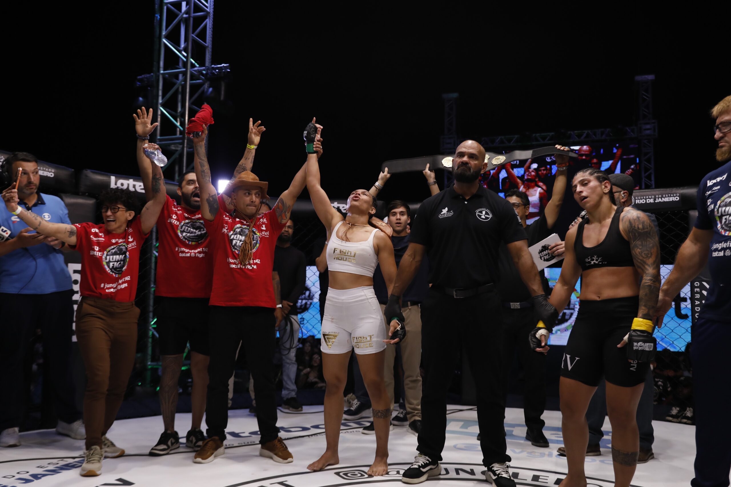 Após título no Jungle, Layze Cerqueira abre chance de lutar em dezembro: “Não sou de correr”