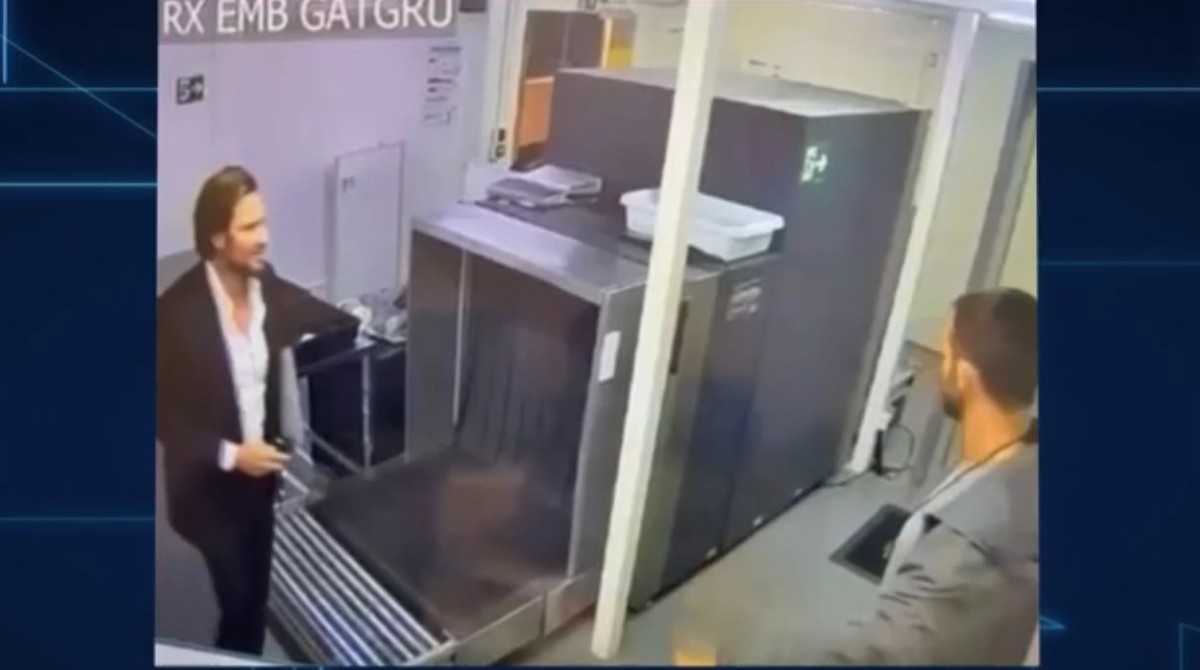 Veja momento em que Daniel Vorcaro, dono do Banco Master, recebe voz de prisão no aeroporto de Guarulhos