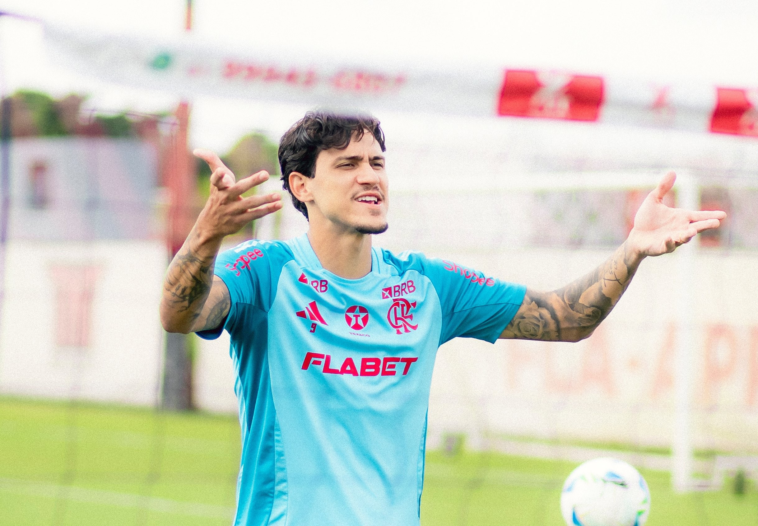 Pedro se pronuncia após lesão: “Flamengo é maior que minha ausência”