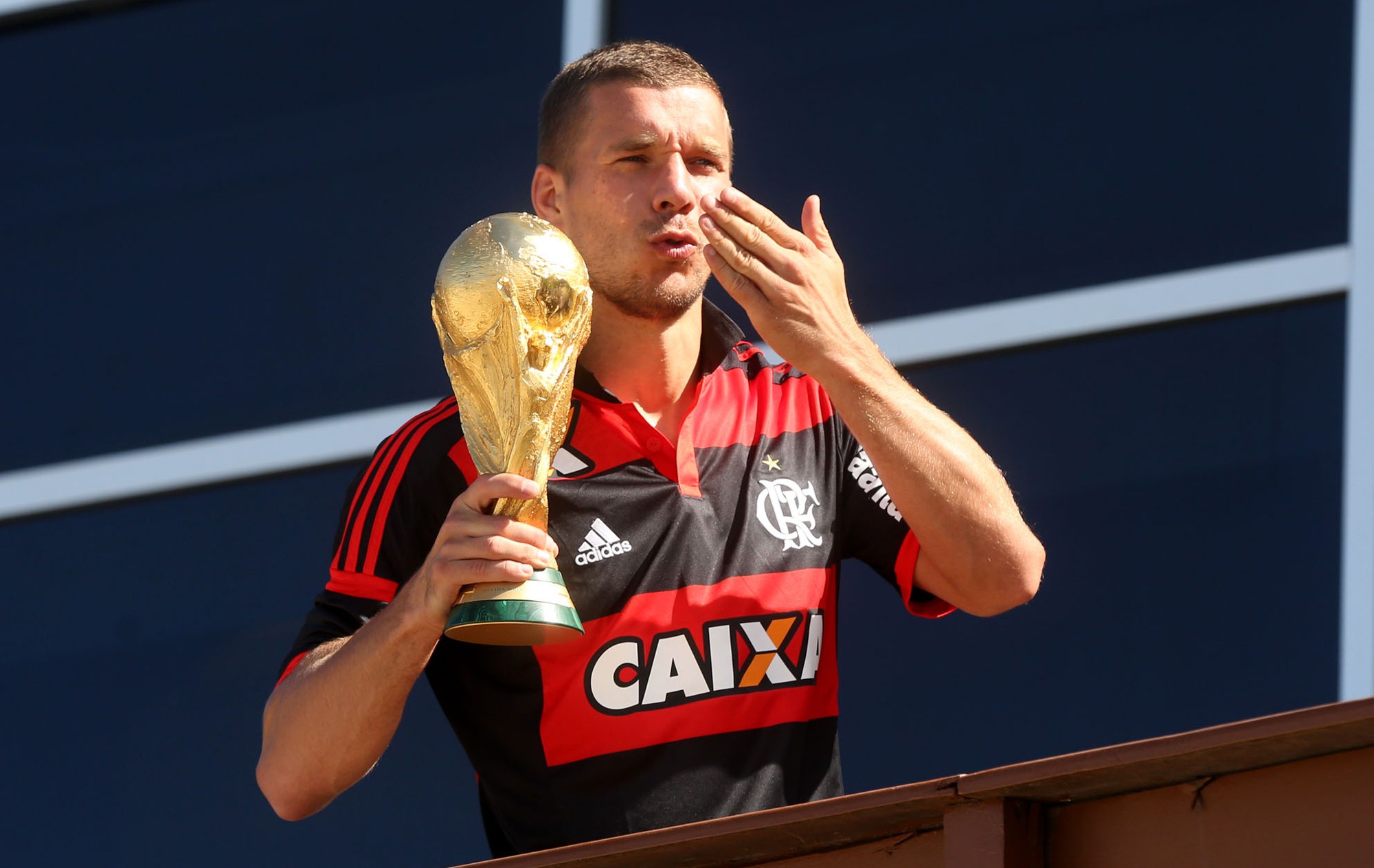 Podolski parabeniza Flamengo pelo título da Libertadores: “Agora somos tetra”