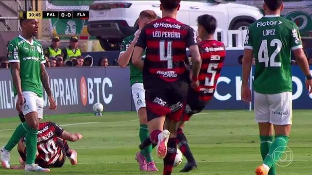 Abel, do Palmeiras, ironiza árbitro por não expulsar Pulgar: “Simpático, não quis estragar a final”