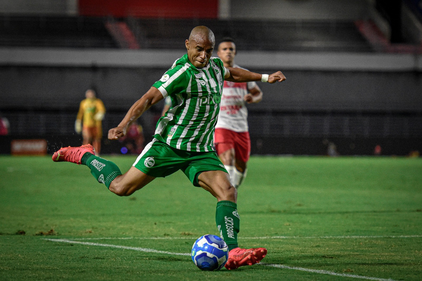 Náutico avança na negociação com o lateral-direito Reginaldo, do Juventude