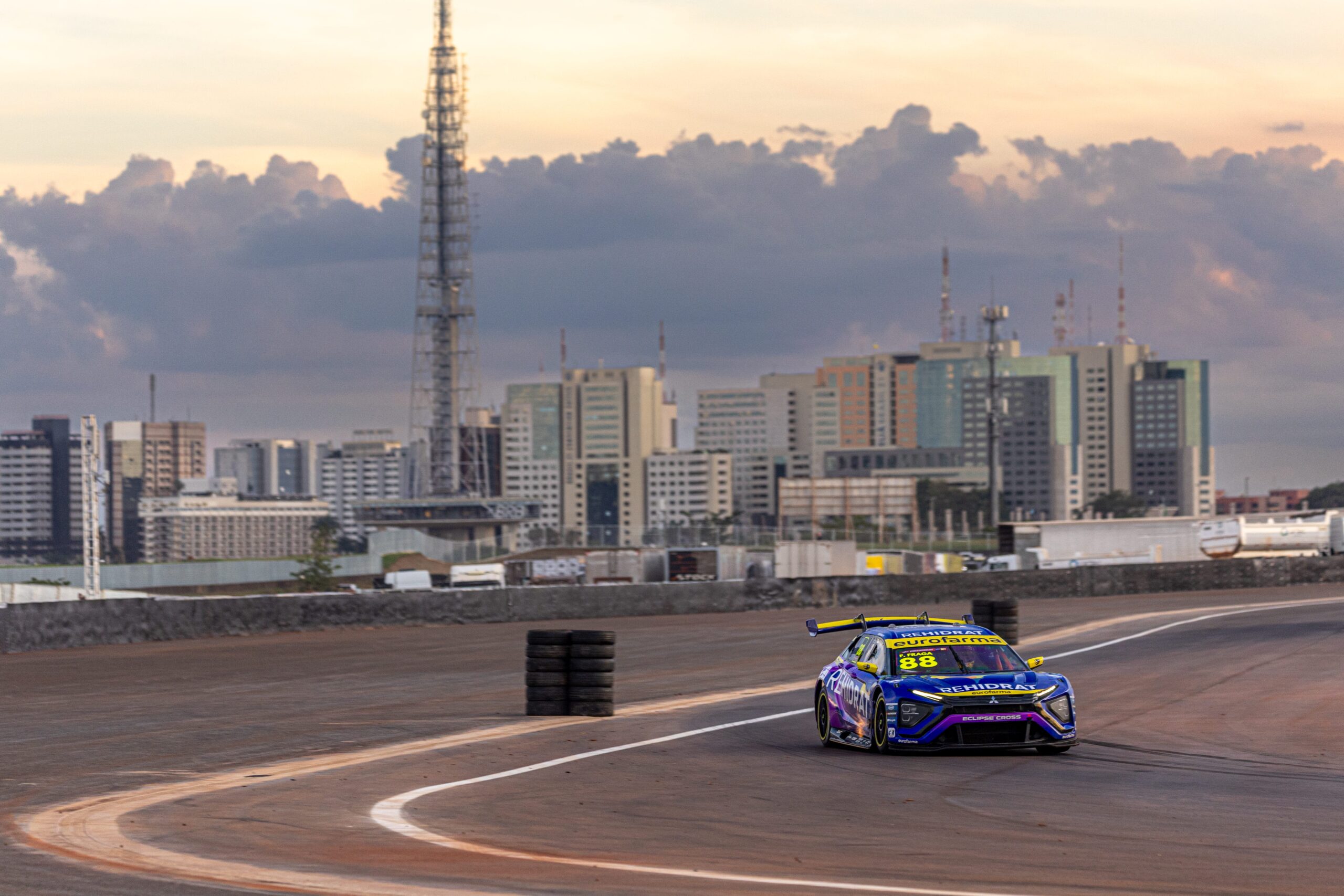 Stock Car: Felipe Fraga cruza a linha de chegada em 11º, mas vence corrida sprint em Brasília