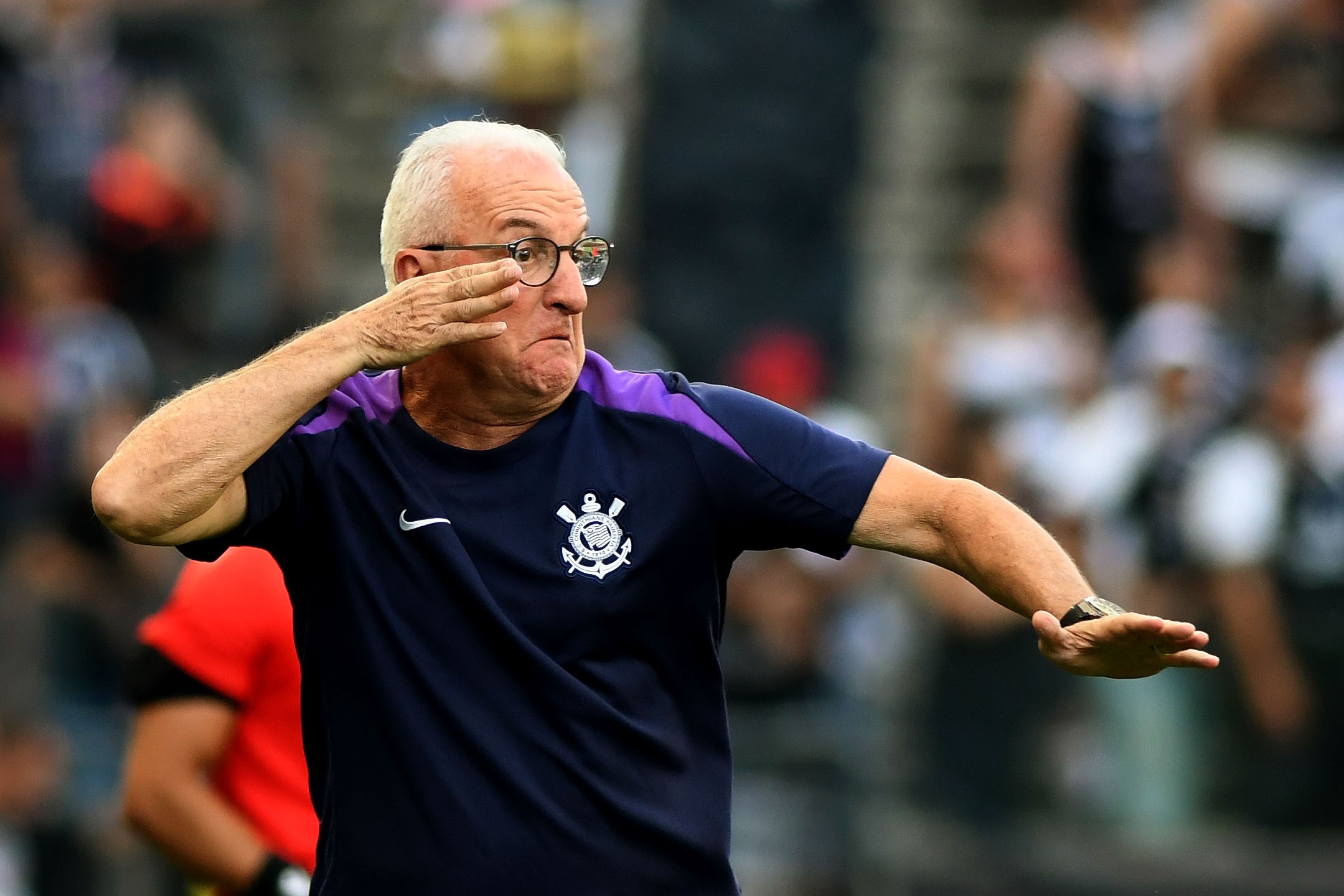 Dorival avalia impacto de crise política do Corinthians: “Dificuldades que não havia passado em clube algum”