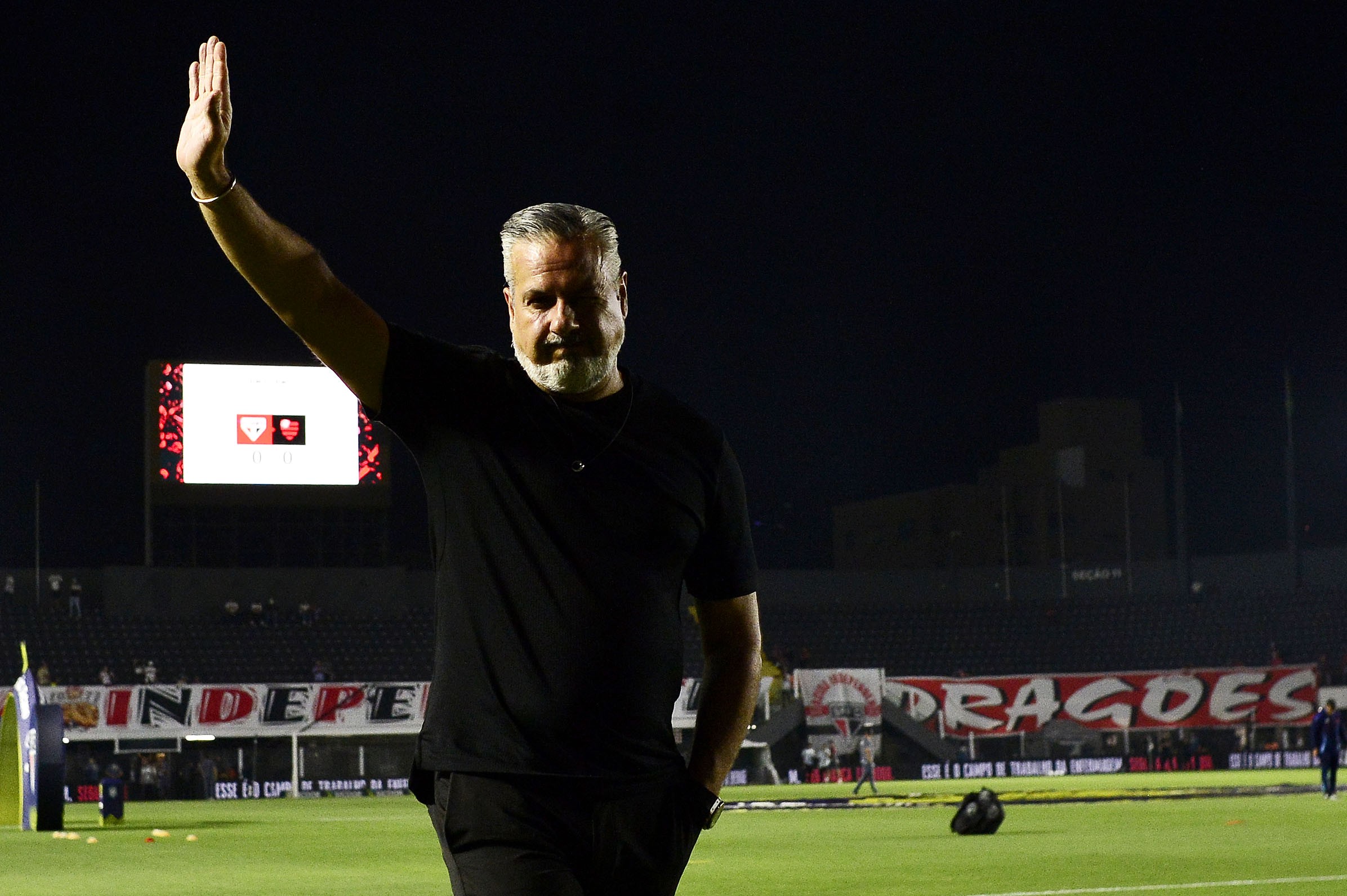 “Falei que ia acabar com a hegemonia dos treinadores portugueses no Brasil”, diz Boto após título do Flamengo