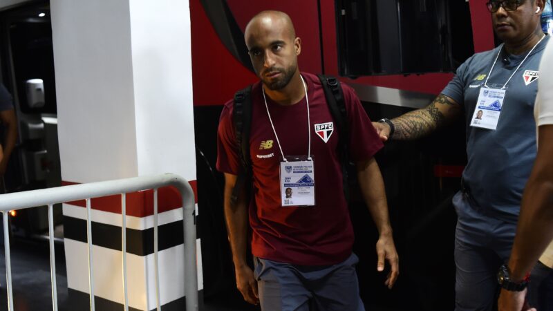 Fora da temporada, Lucas Moura continuou jogando com dores mesmo após cirurgia no São Paulo