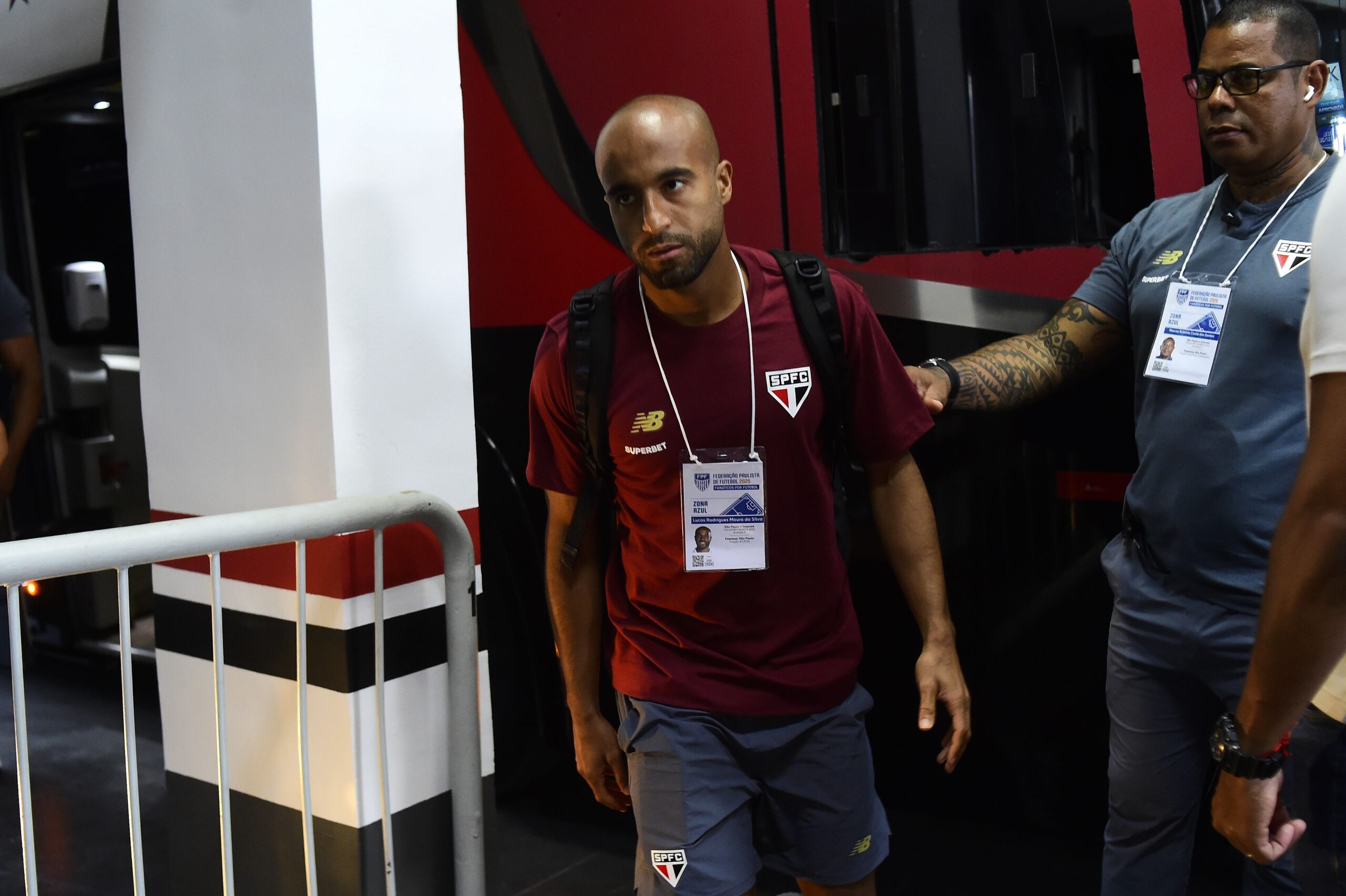 Fora da temporada, Lucas Moura continuou jogando com dores mesmo após cirurgia no São Paulo