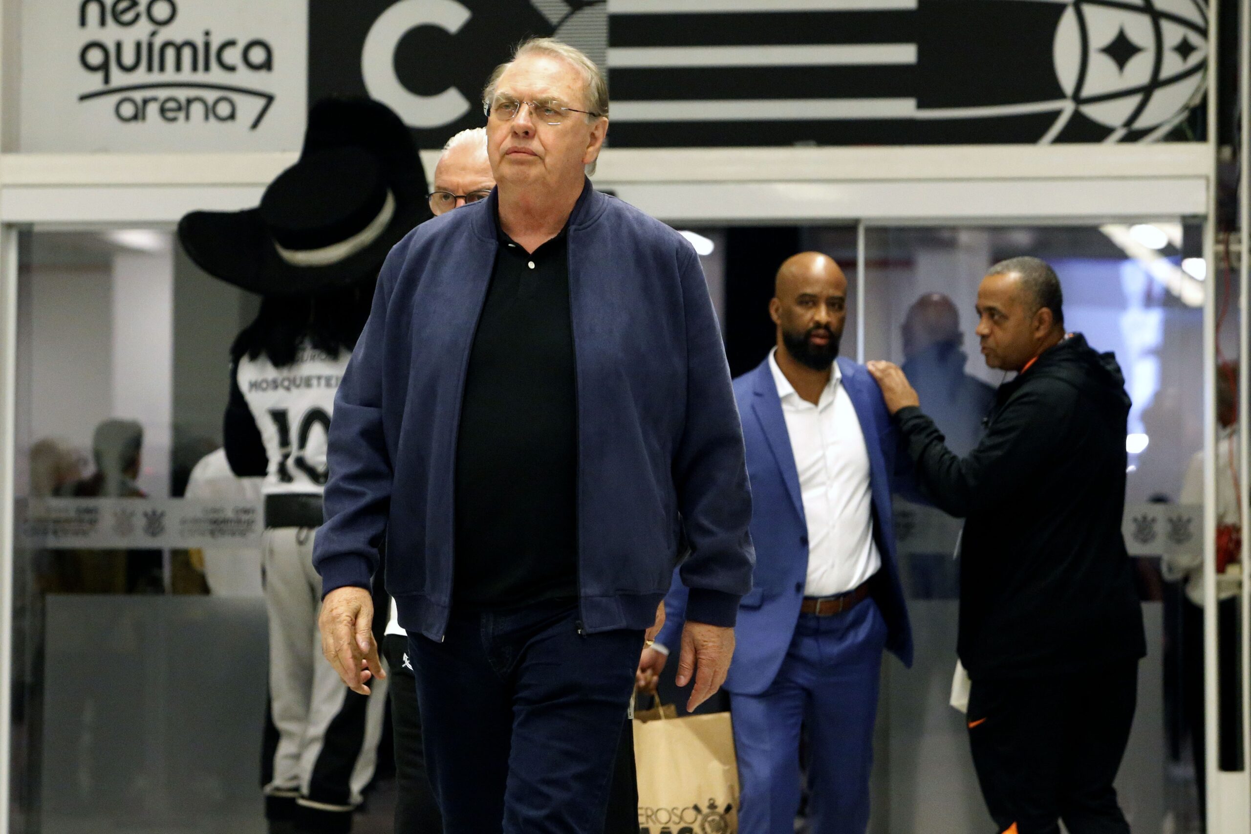 Corinthians faz contas e avalia necessidade de empréstimo para derrubar transfer ban