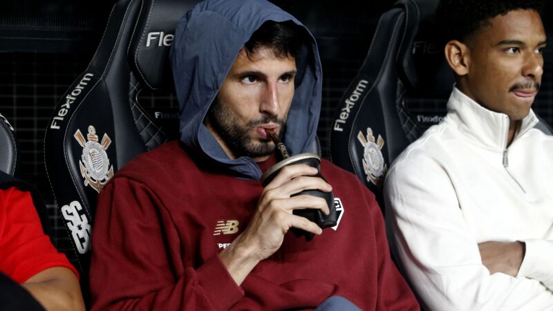 Crespo freia expectativas por Calleri, Lucas e Oscar no São Paulo: “Temos que melhorar o elenco”