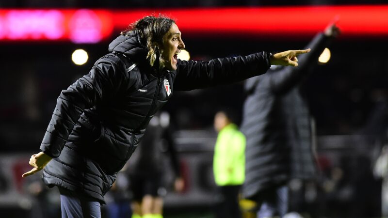 Novos desfalques, arrancada no Brasileirão: o que mudou no São Paulo desde a saída de Zubeldía