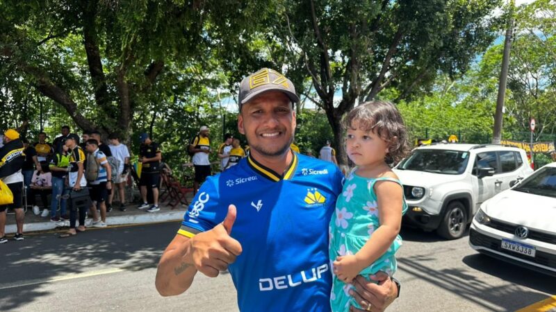Irmão gêmeo do capitão do Criciúma viaja mais de 400 km e se junta à torcida em Cuiabá