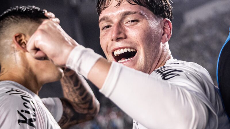 Reserva fez bem? Rollheiser melhora e pede passagem no Santos em momento decisivo