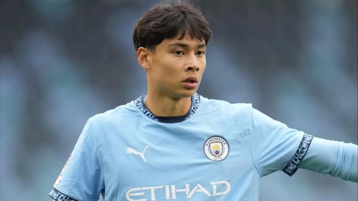 Promessa de 19 anos do Manchester City deixa o futebol e vai estudar Direito: “Podia fazer mais”