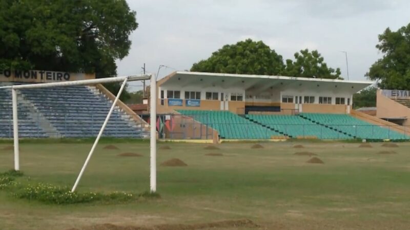 Em reforma, Lindolfo Monteiro contará com modernização do sistema de irrigação do gramado