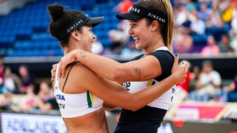 Thamela/Vic e Carol/Rebecca avançam à semi, e podem fazer decisão 100% brasileira no Mundial