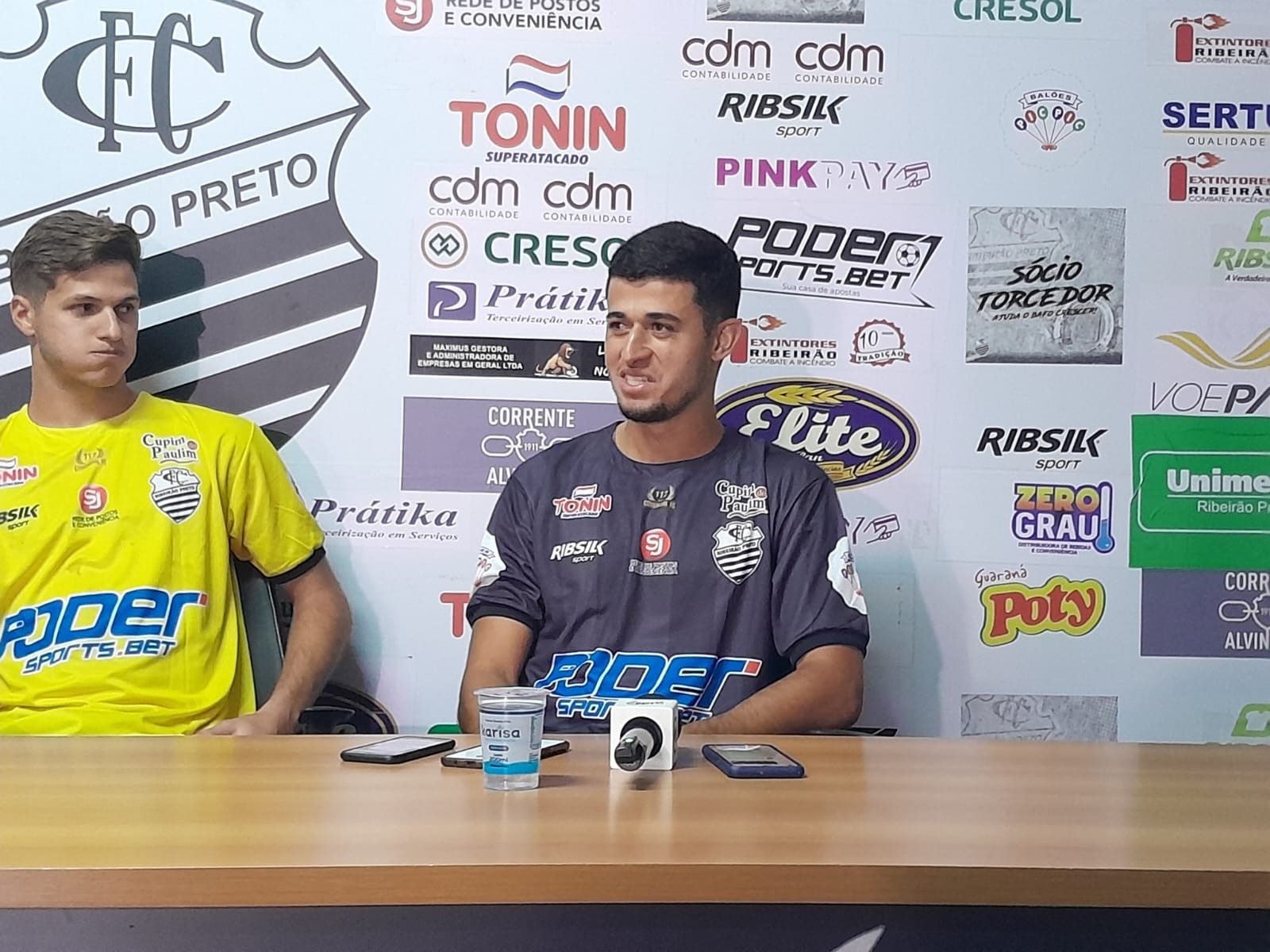 Moto anuncia lateral-esquerdo e chega a seis contratações para temporada 2026