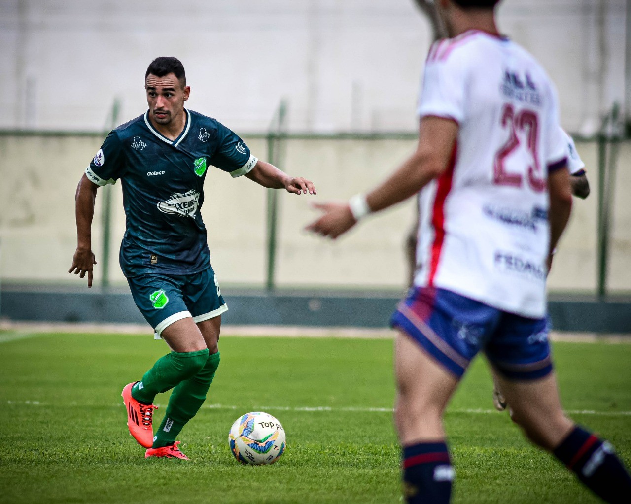 Revelado pelo Santos, volante Guilherme Nunes é anunciado como reforço do Confiança