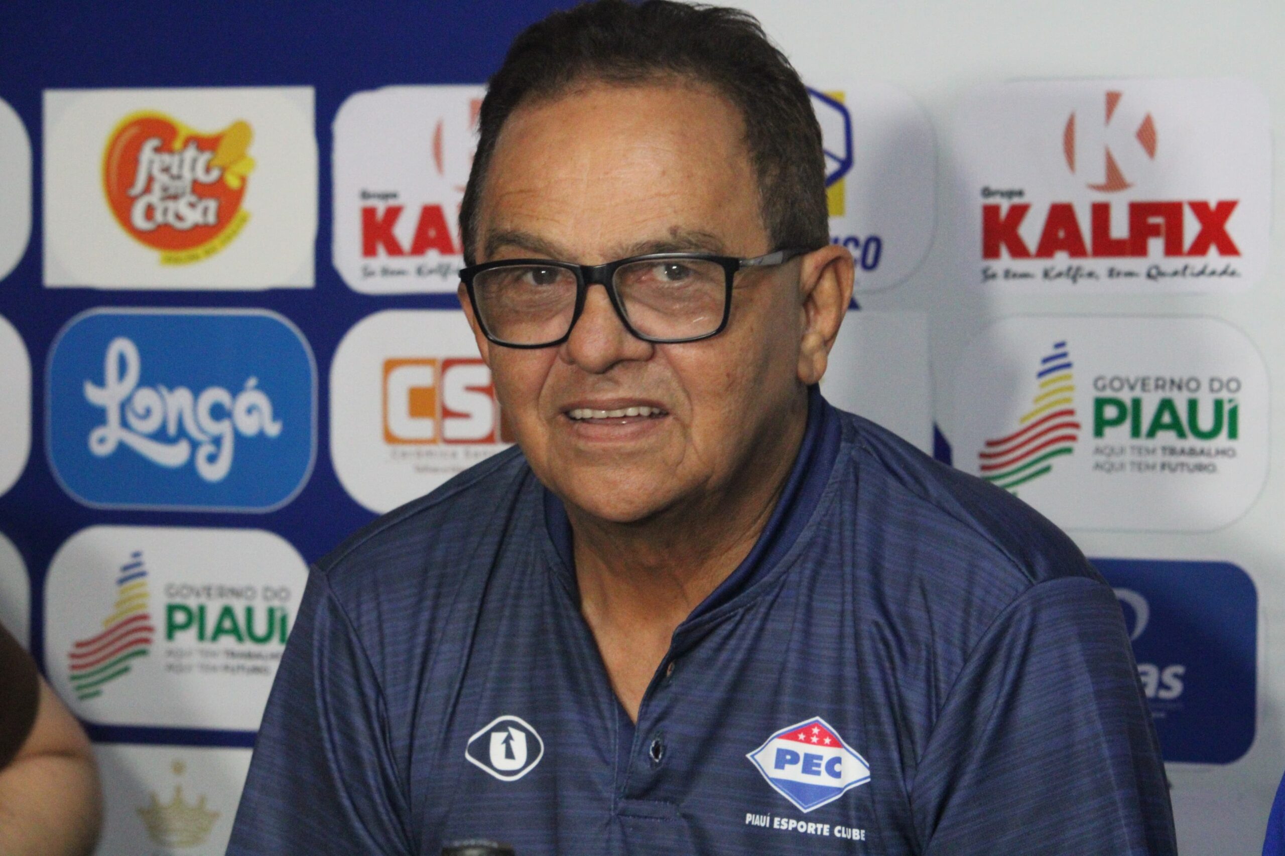 Francisco Diá tem aproveitamento abaixo dos 40% na última temporada como treinador; veja números