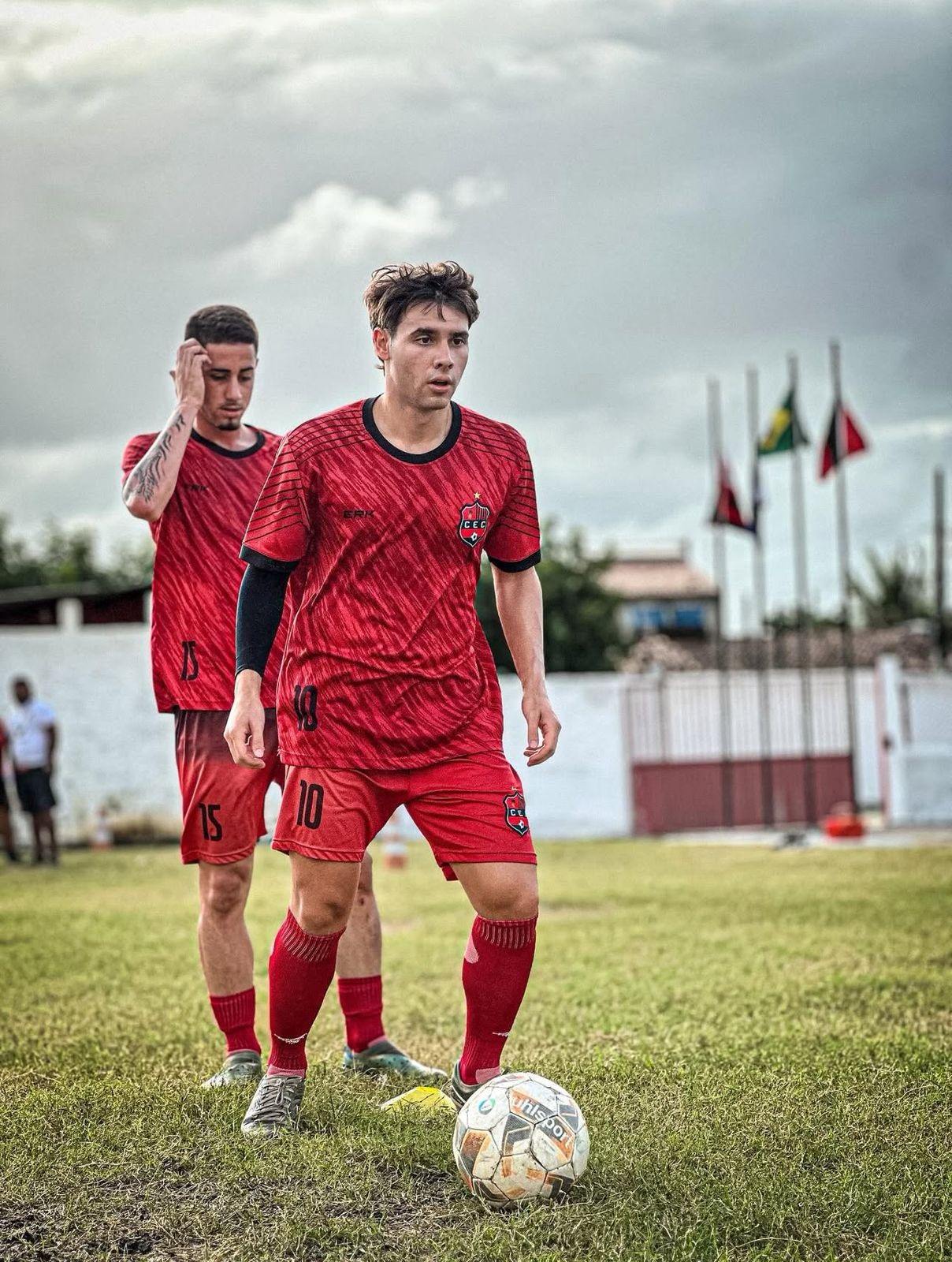 Confiança-PB anuncia permanência de atacante americano para o Paraibano 2026