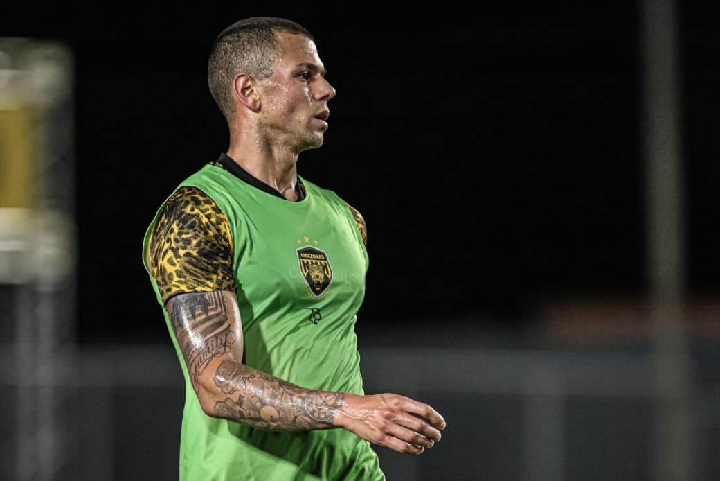 Renovado, Léo Coelho fala em reconstrução no Amazonas: “Quero devolver o clube à Série B”