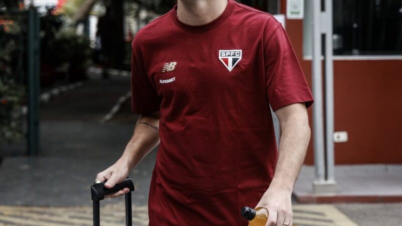 Oscar, do São Paulo, faz novos exames; jogador não se lembra de ter passado mal