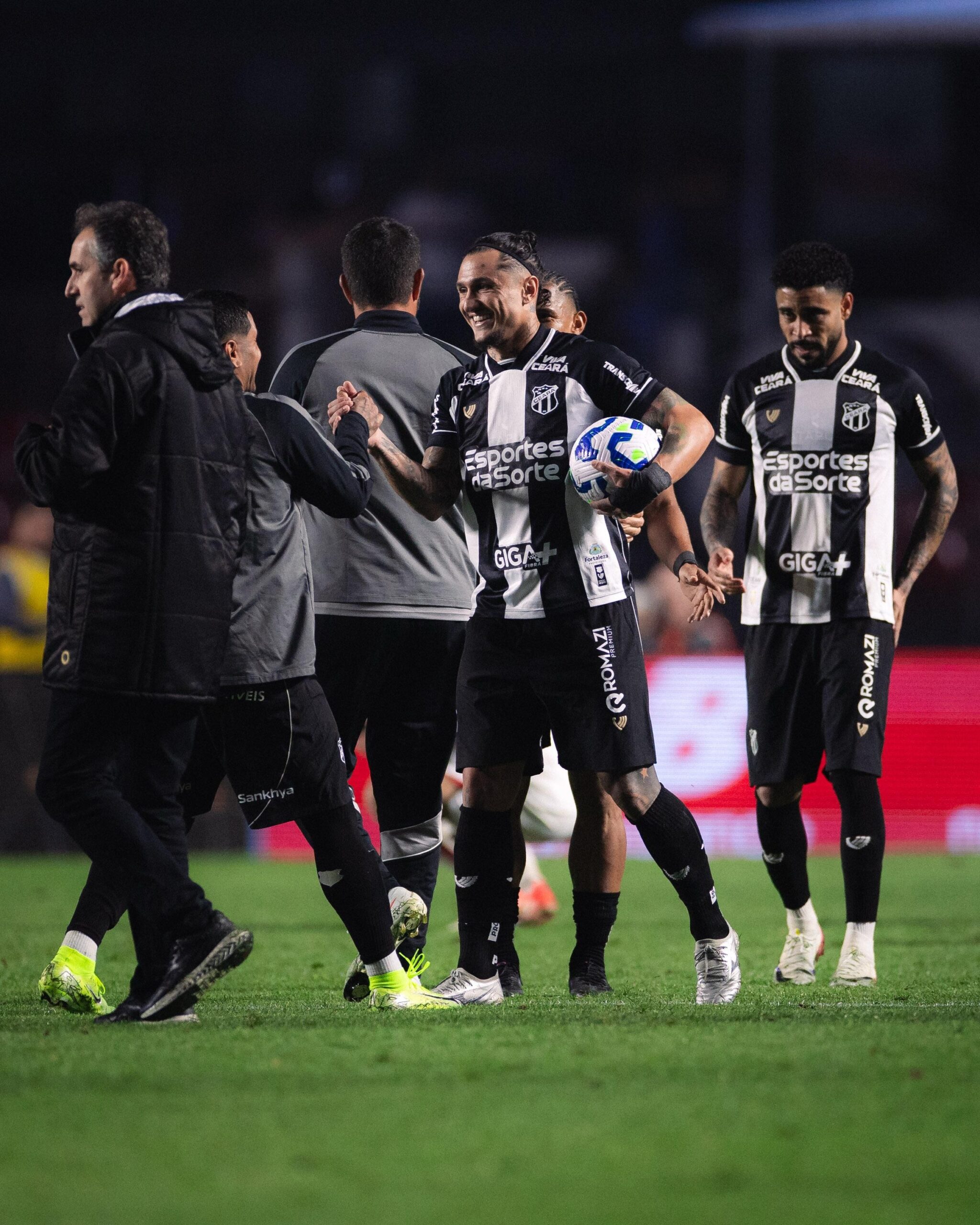 Vina projeta Clássico-Rei: “Amo jogar por tudo que envolve”