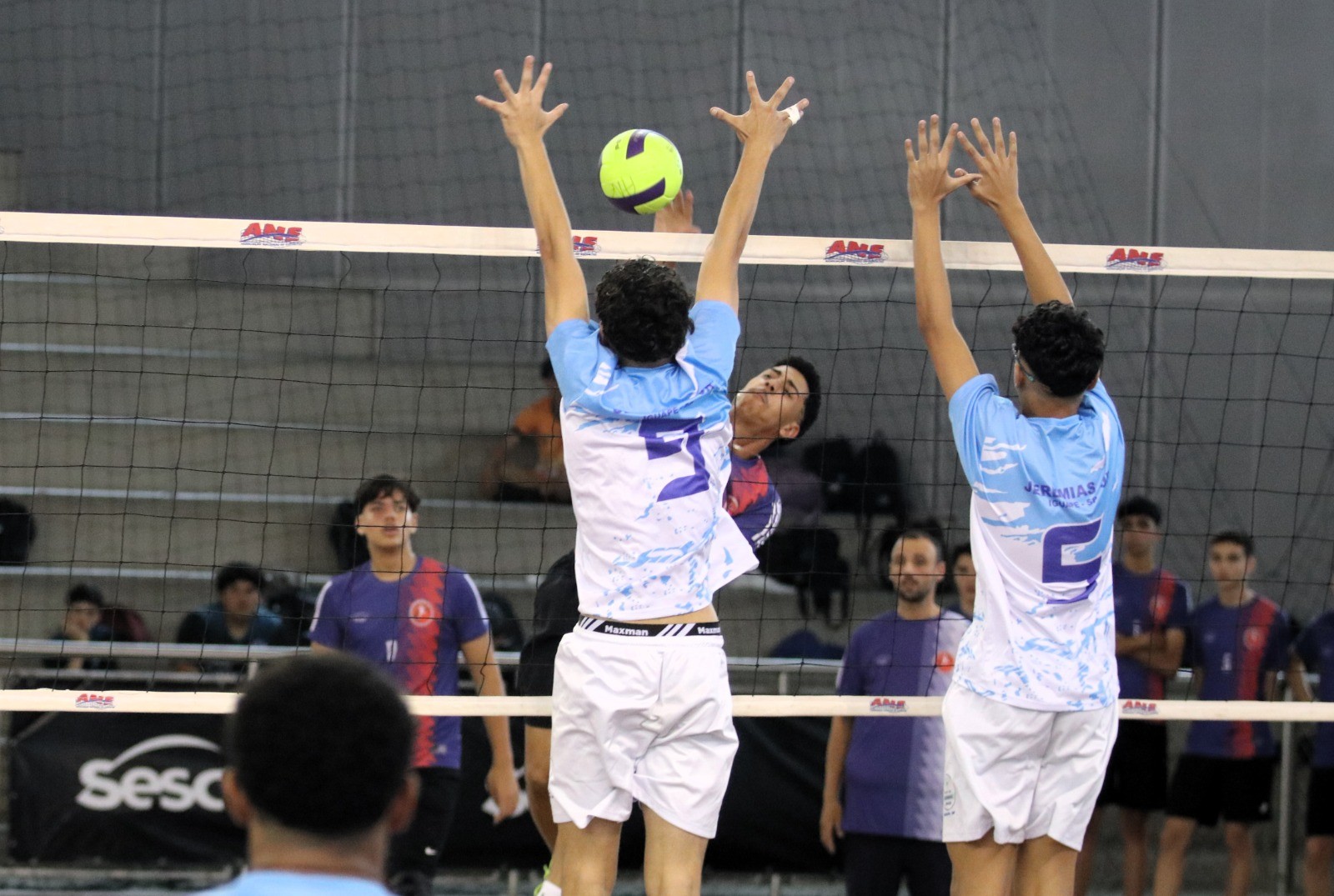 Com eliminação de atual campeão, 9ª Copa TV Tribuna de Vôlei Escolar define semifinalistas do masculino