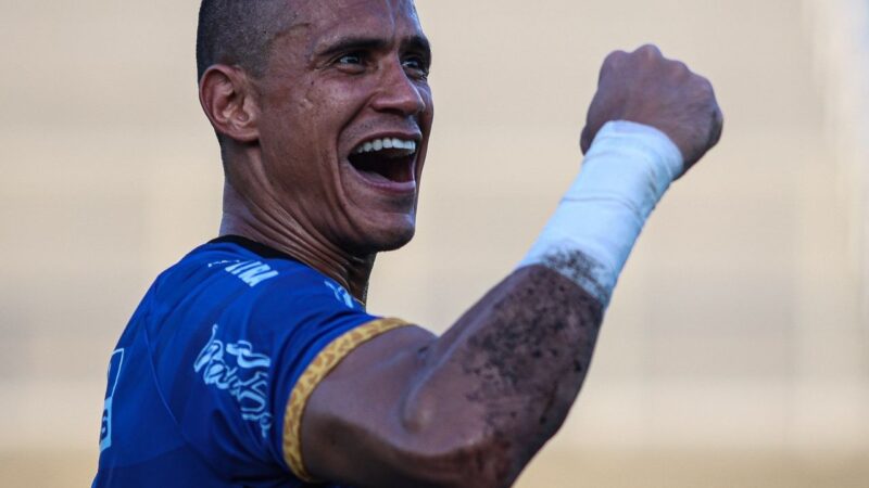 Amazonas acerta renovação do goleiro Renan para 2026