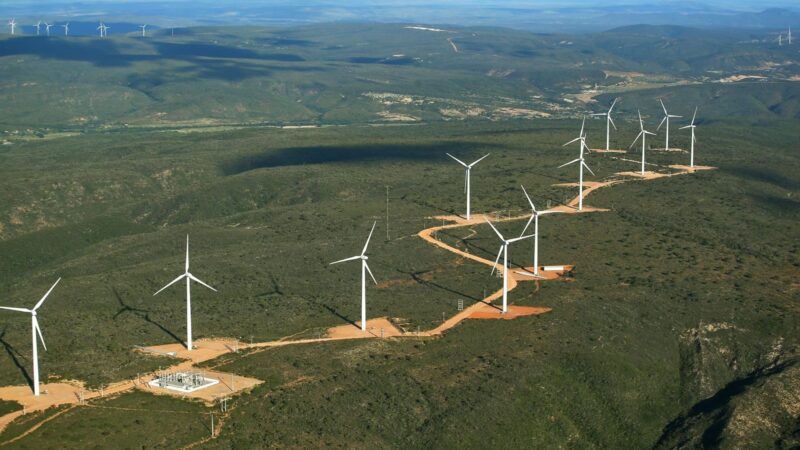 Governo veta trecho de MP que previa ressarcimento a usinas eólicas e solares em caso de corte na geração