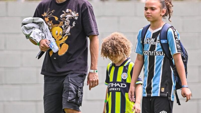 Ex-Barcelona visita CT do campeão da Série D