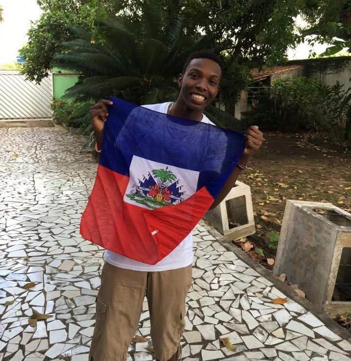 Professor Haitiano que mora no AP celebra classificação do Haiti para a Copa do Mundo