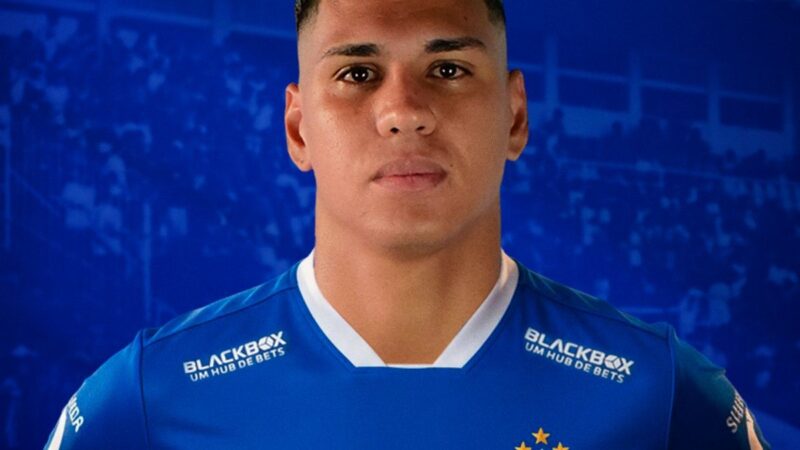 Vitória-ES promove o retorno do lateral-direito Caio Ferraz