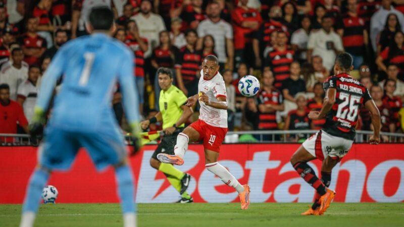 Jhon Jhon lamenta derrota, mas vê Bragantino vivo no campeonato: “Sonhar com a Libertadores”
