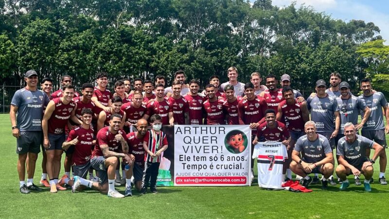 A convite de Lucas, torcedor com doença rara visita CT do São Paulo: “Um dos dias mais felizes da vida”