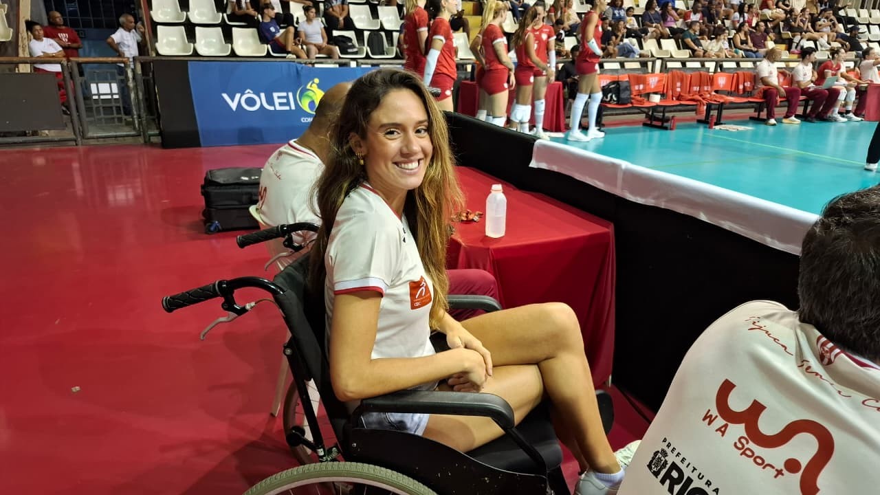 Júlia Azevedo recebe homenagem no Tijuca após ser baleada e celebra: “Viva e me recuperando”