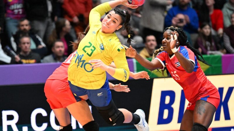 Brasil vence a seleção de Cuba na estreia do Mundial Feminino de Handebol
