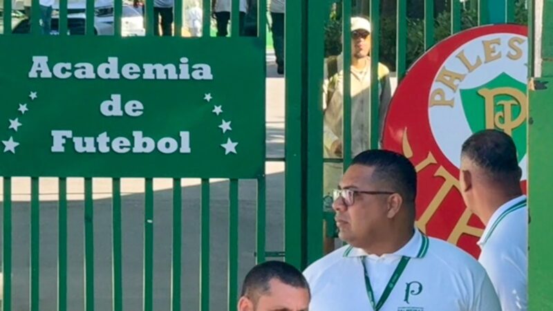 Jogadores do Palmeiras chegam ao CT após viagem e são liberados; Gustavo Gómez vai para casa a pé
