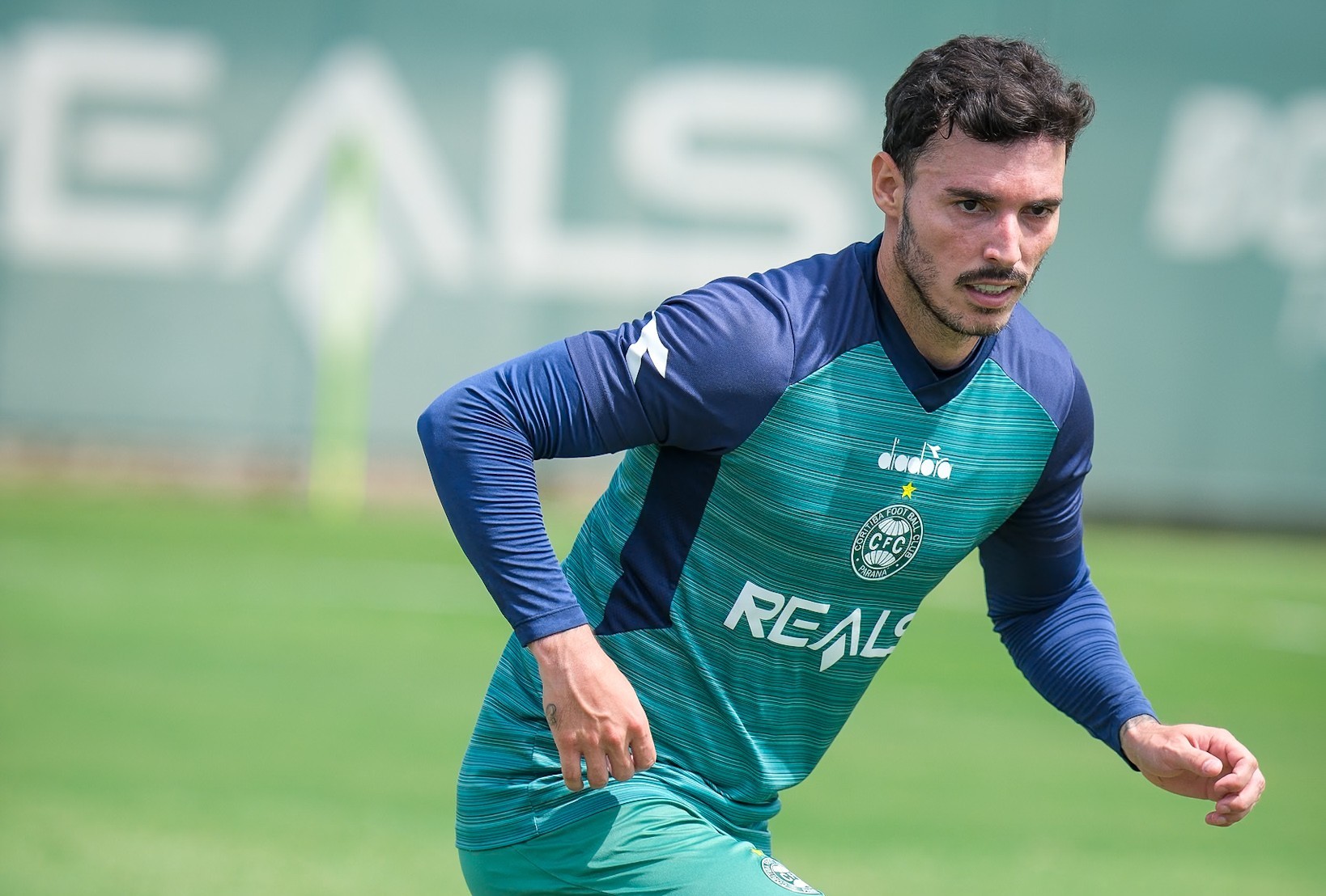 Zeca exalta “abraço” do Coritiba e raízes paranaenses para mais um acesso: “Isso me fortaleceu”