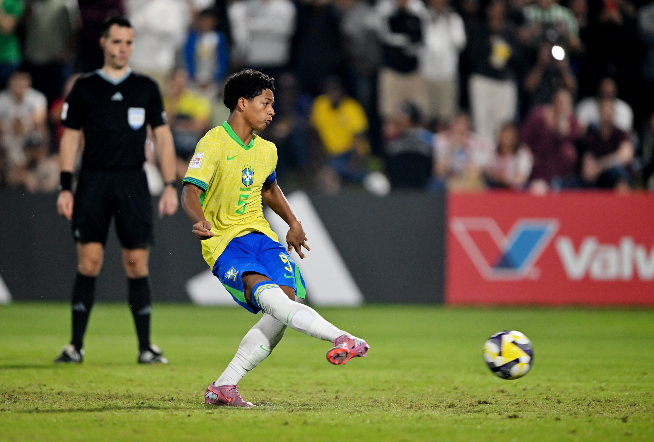 Brasileira do Grupo de Estudos Técnicos da Fifa destaca Zé Lucas, do Sport, no Mundial sub-17