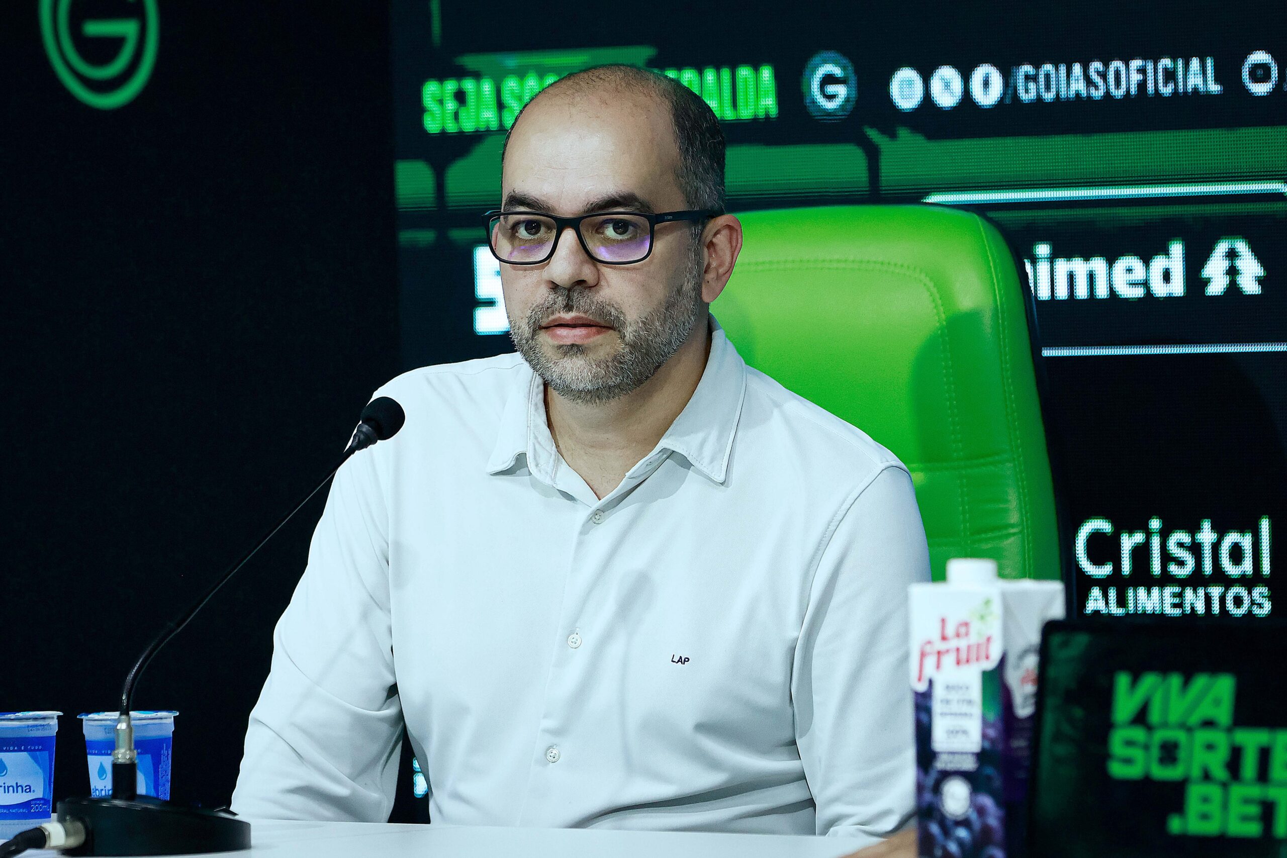 Diretor do Goiás explica mudança de técnico: ‘Readequação’