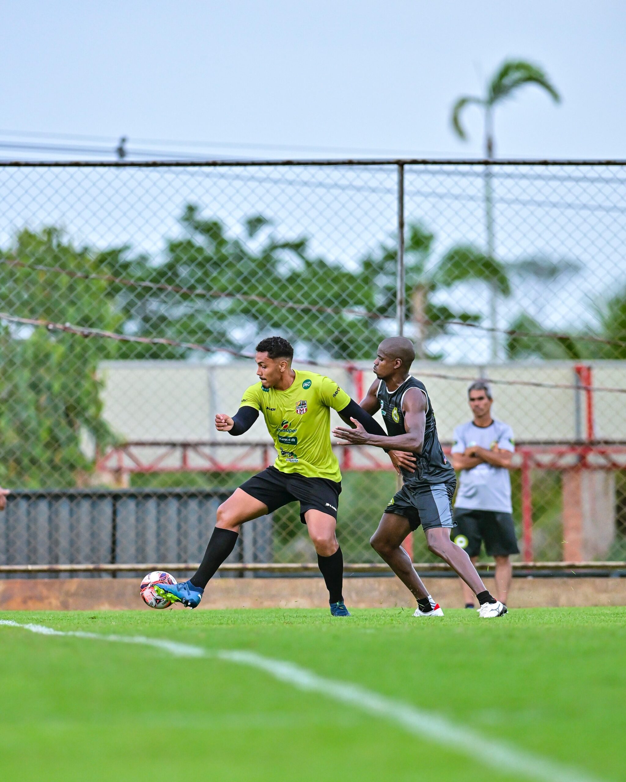 Sandro Resende cita evolução do elenco, vê margem para melhora e elogia Santa Cruz-AC