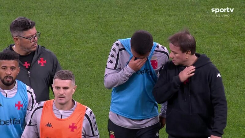 Exame aponta ruptura do ligamento no joelho de Mateus Carvalho, volante do Vasco