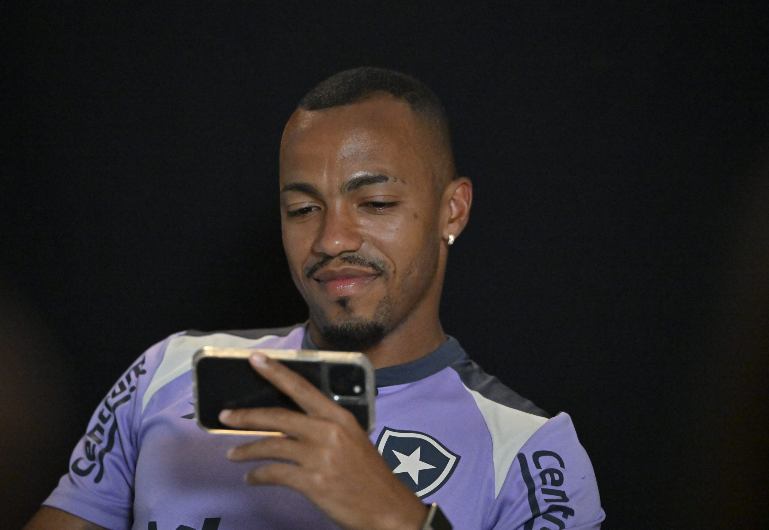 “Decisão de vida”: Marlon Freitas justificou a Textor desejo de deixar o Botafogo em ligação por vídeo