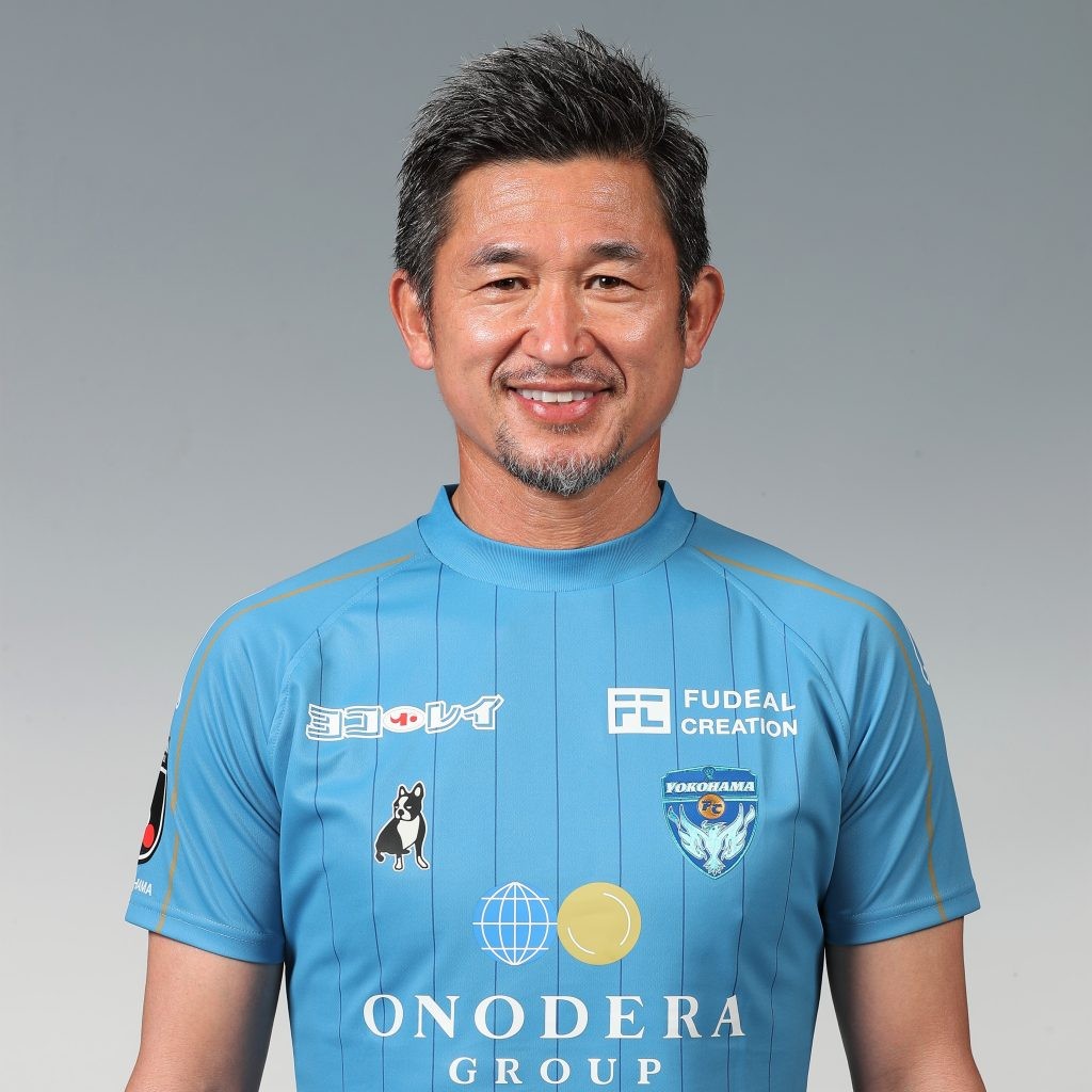 Atacante de 58 anos é anunciado por clube da terceira divisão do Japão