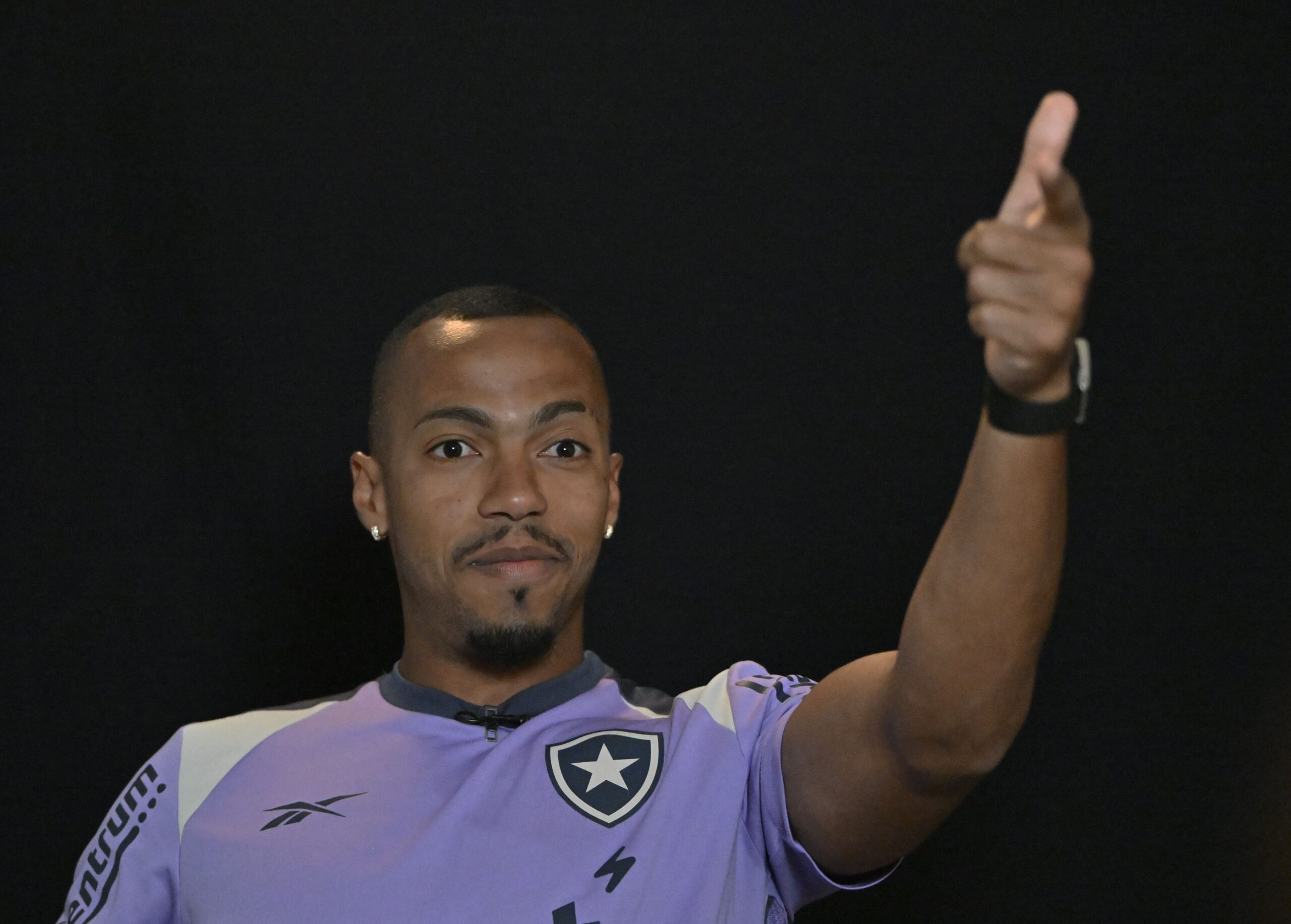 Marlon se reúne com Textor, pede liberação do Botafogo e trata detalhes finais para fechar com o Palmeiras