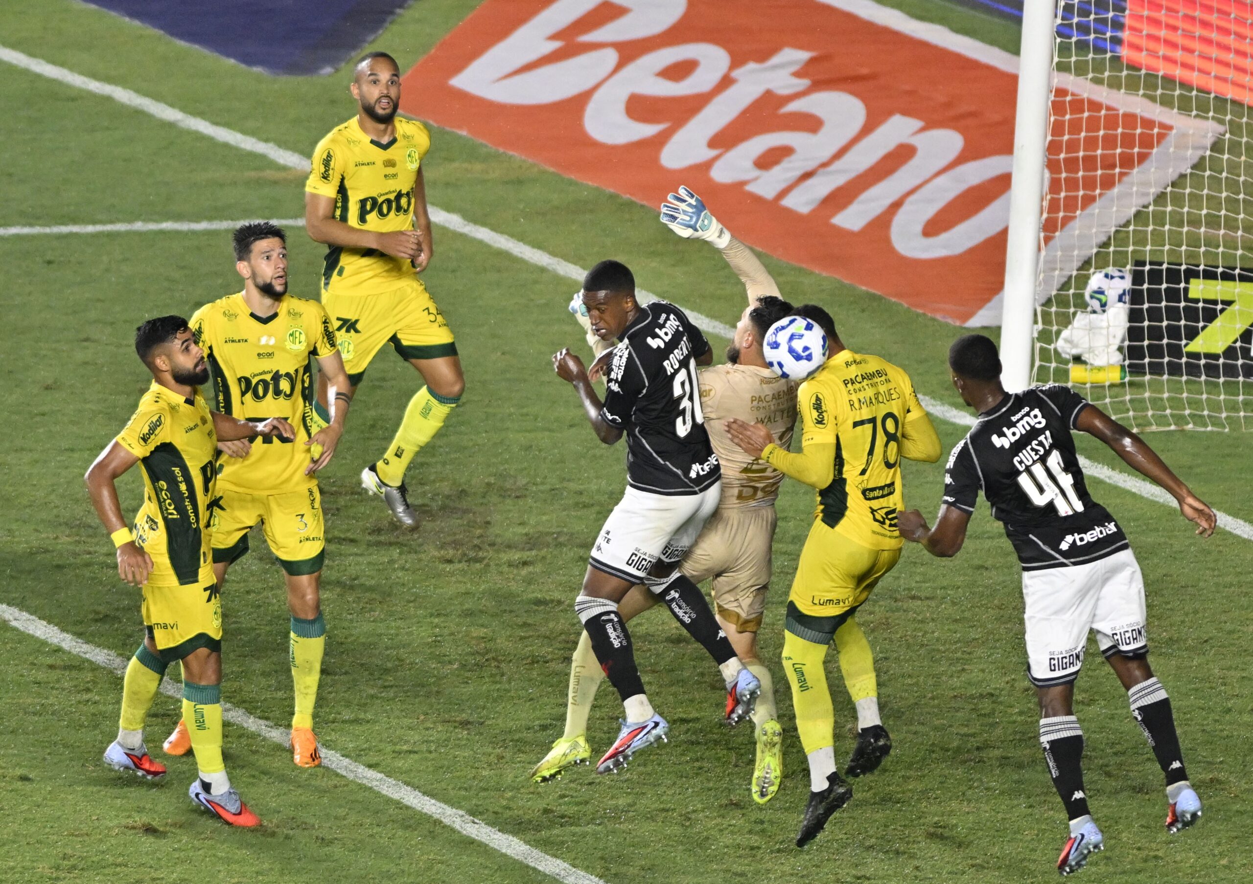 Atuações do Vasco: Gómez, Puma e Robert Renan são os piores em derrota; dê suas notas