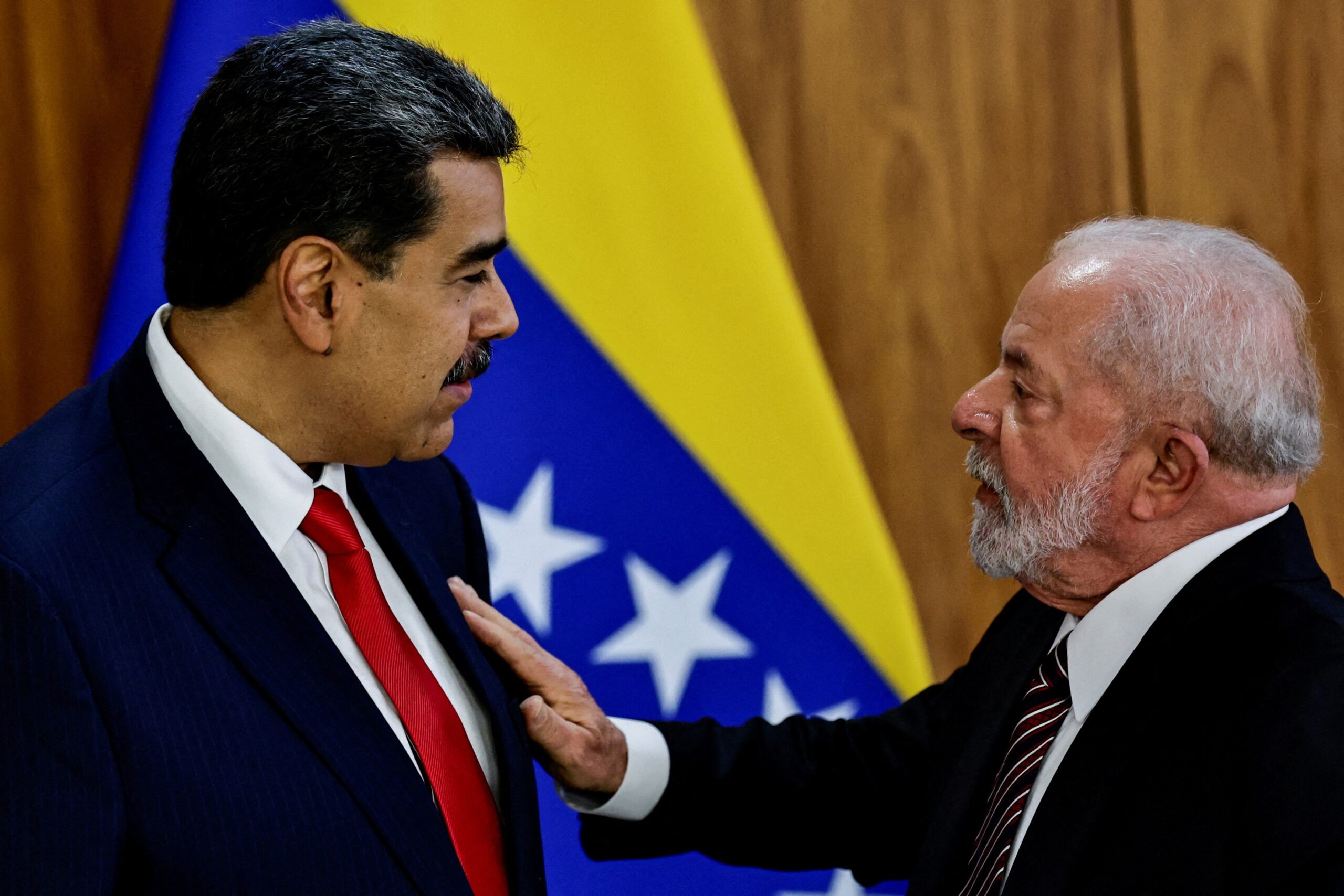 Lula conversou com Maduro sobre ‘paz na América do Sul e no Caribe’ na semana passada, diz Planalto