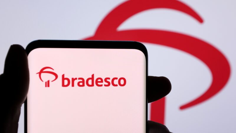 Bradesco vai acabar com home office para quase 900 funcionários em 2026