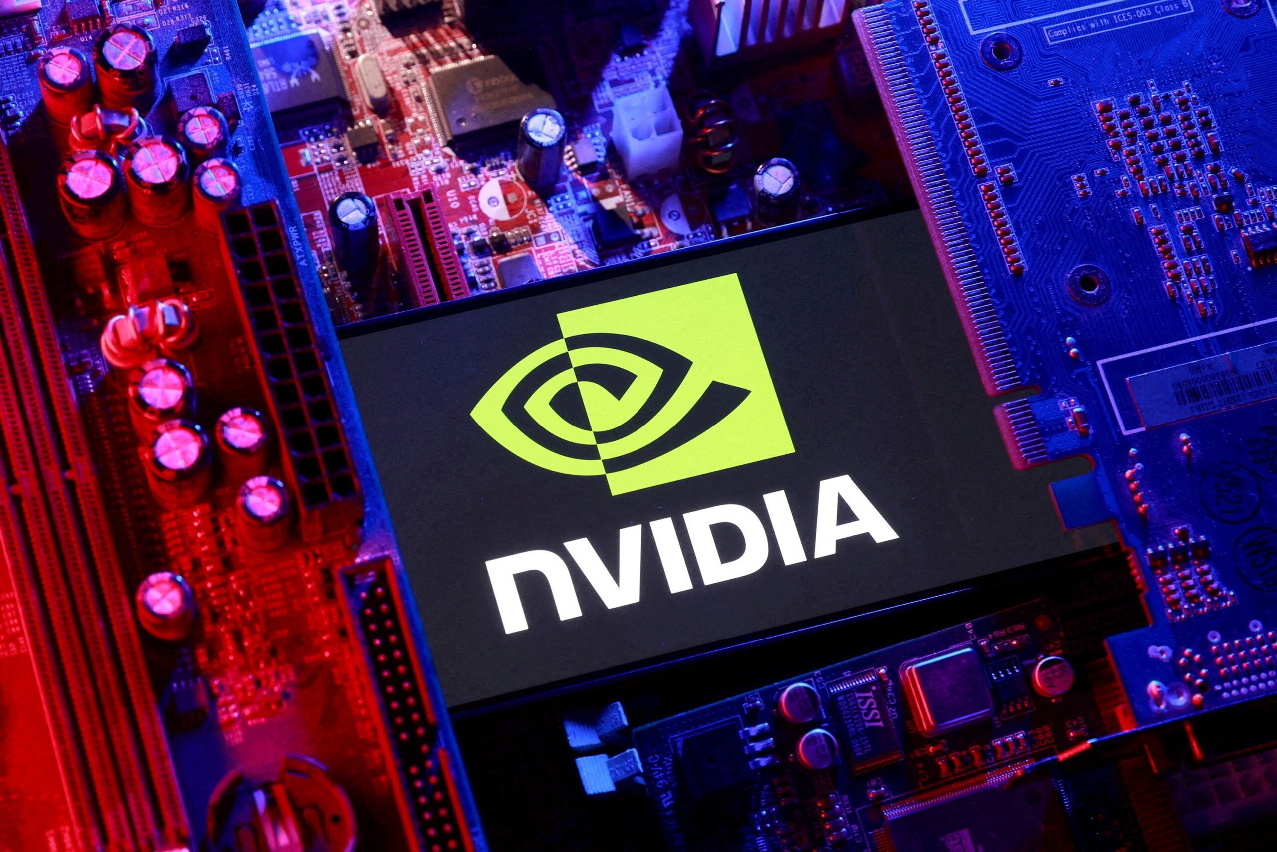 Trump diz que vai autorizar venda de semicondutores de IA da Nvidia para a China